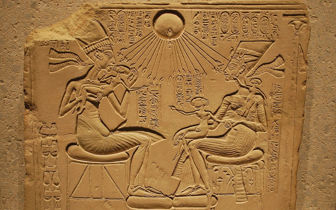 Relief of Akhenaten, Nefertiti and three daughers beneath the Aten (Ägyptisches Museum Berlin)